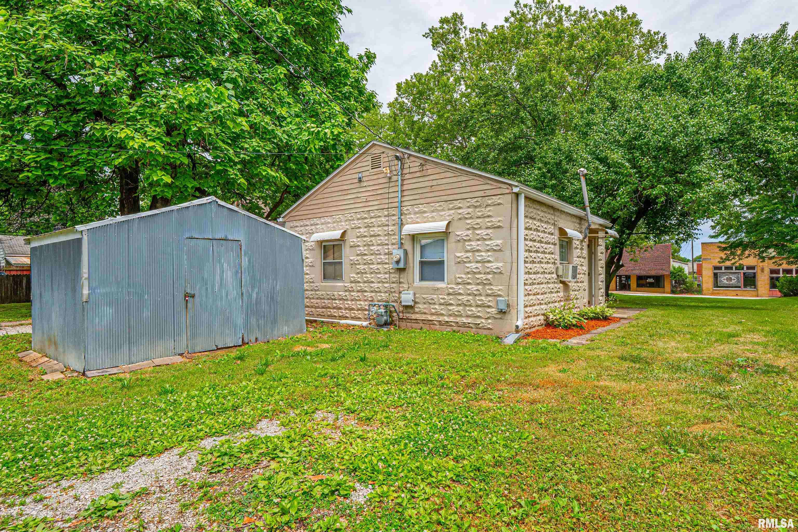 2219 South 6th Street Springfield, IL 62703 - Photo 3 of 15
