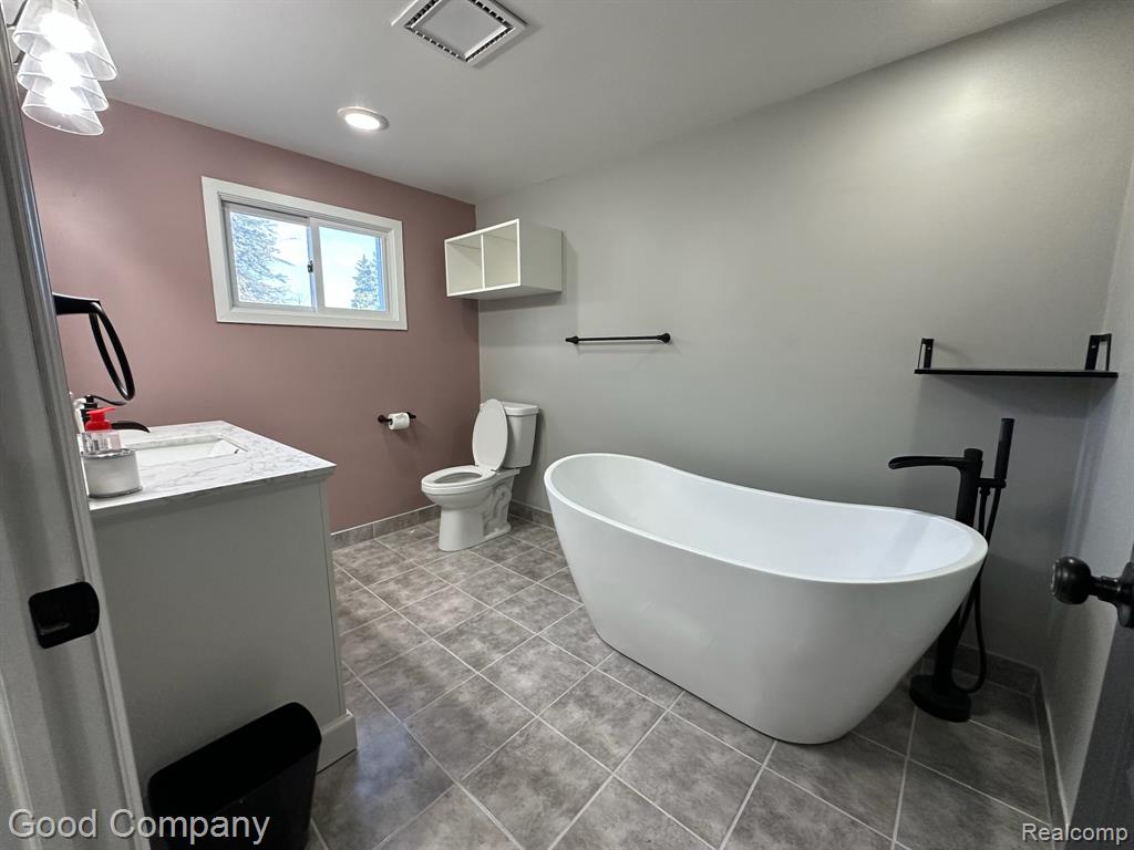 720 West Commerce Road Commerce Township, MI 48382 - Photo 8 of 19