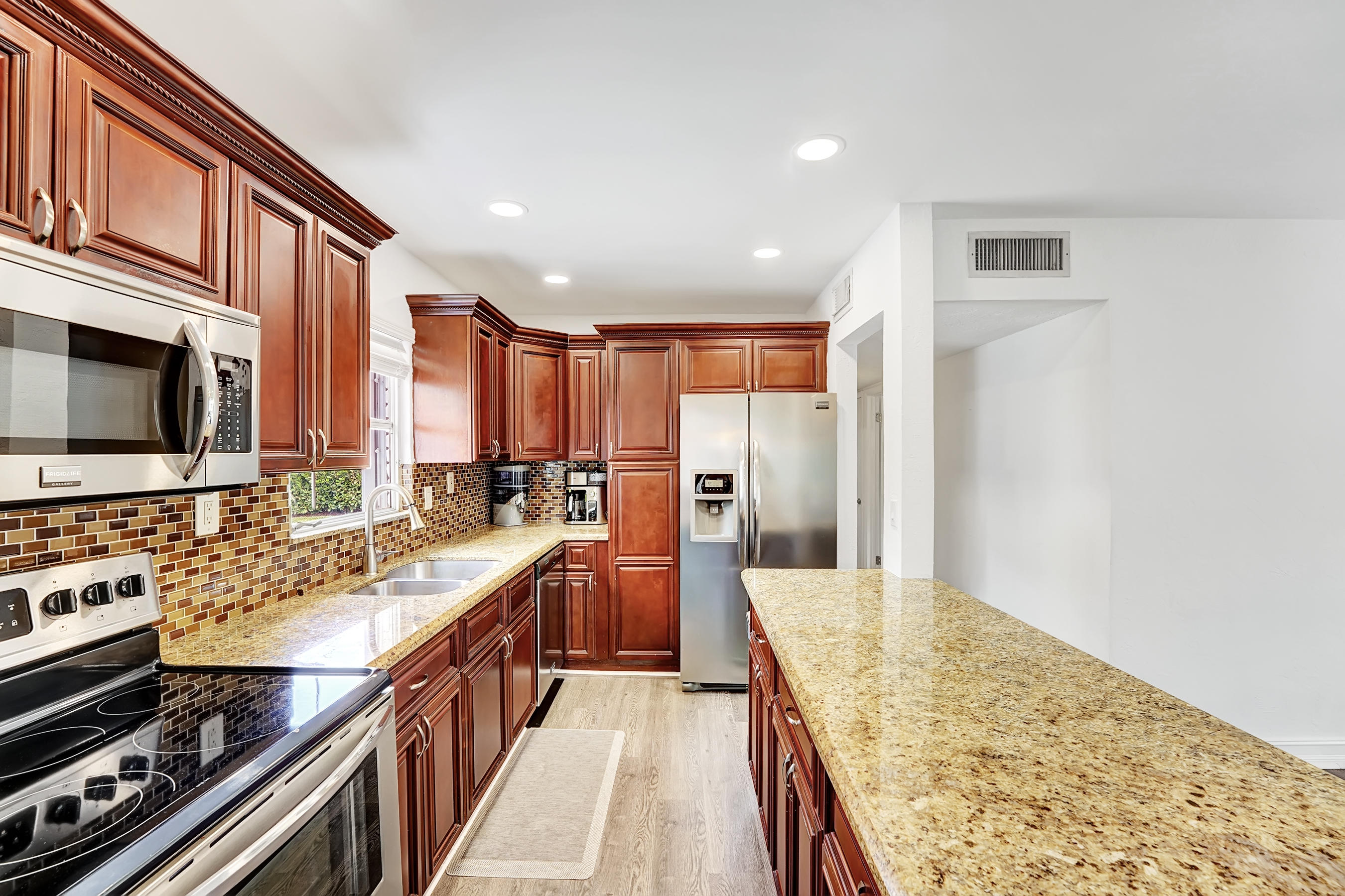 1131 Southwest 15th Street Boca Raton, FL 33486 - Photo 4 of 33 DSC06131