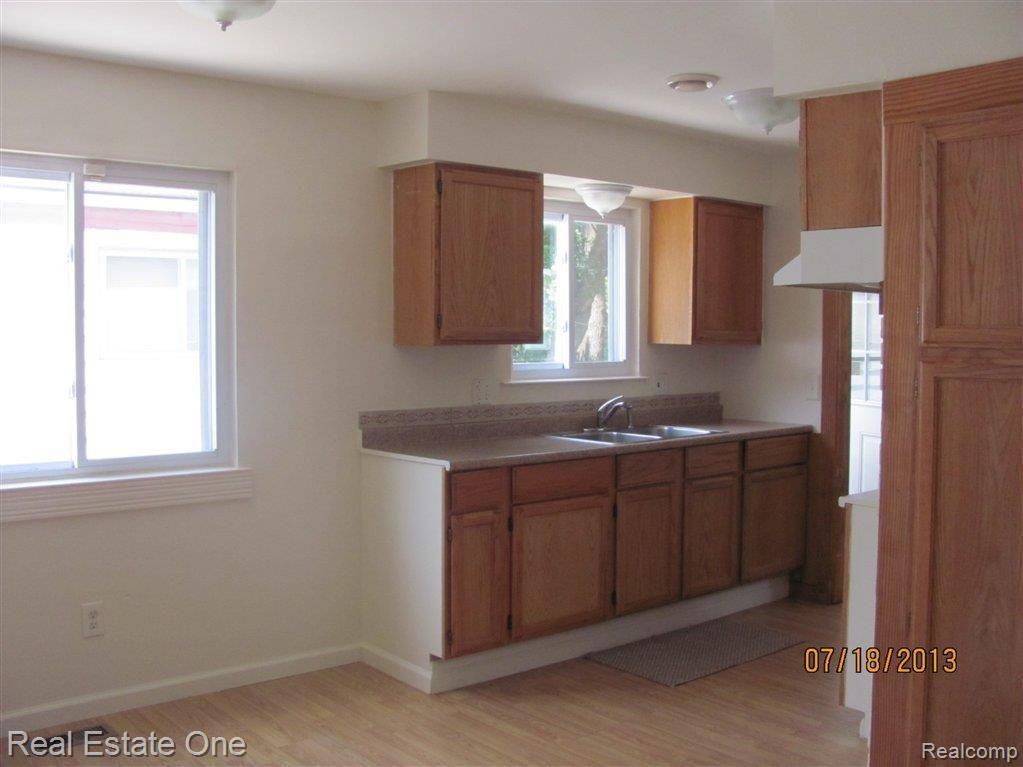23730 Superior Road Taylor, MI 48180 - Photo 5 of 7 IMG_9499.JPG