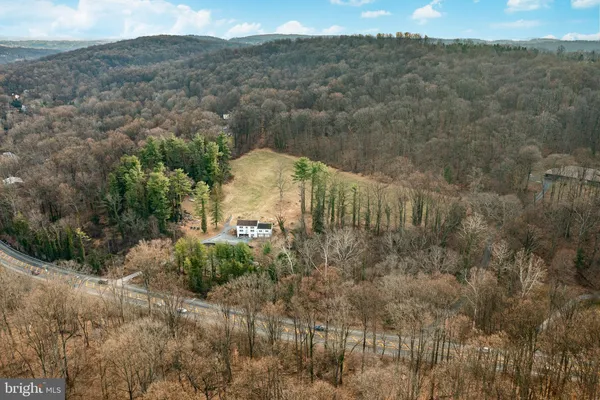 a view of a houses with a yard