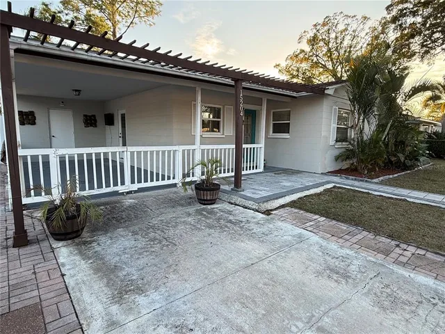 $2,500 | 15204 Monet Drive, Tampa, FL 33613