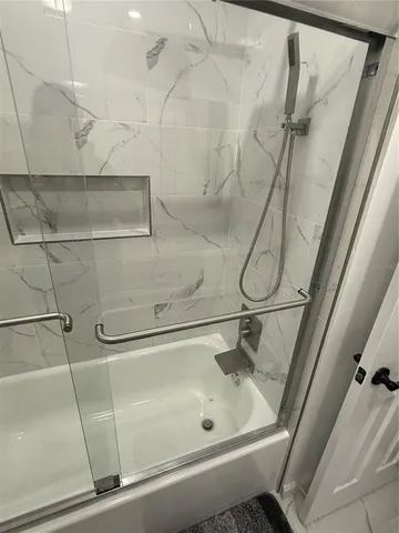 $2,500 | 15204 Monet Drive, Tampa, FL 33613