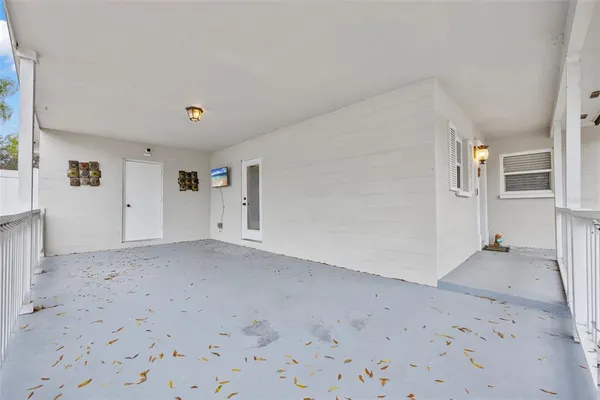 a view of a big room with closet and windows