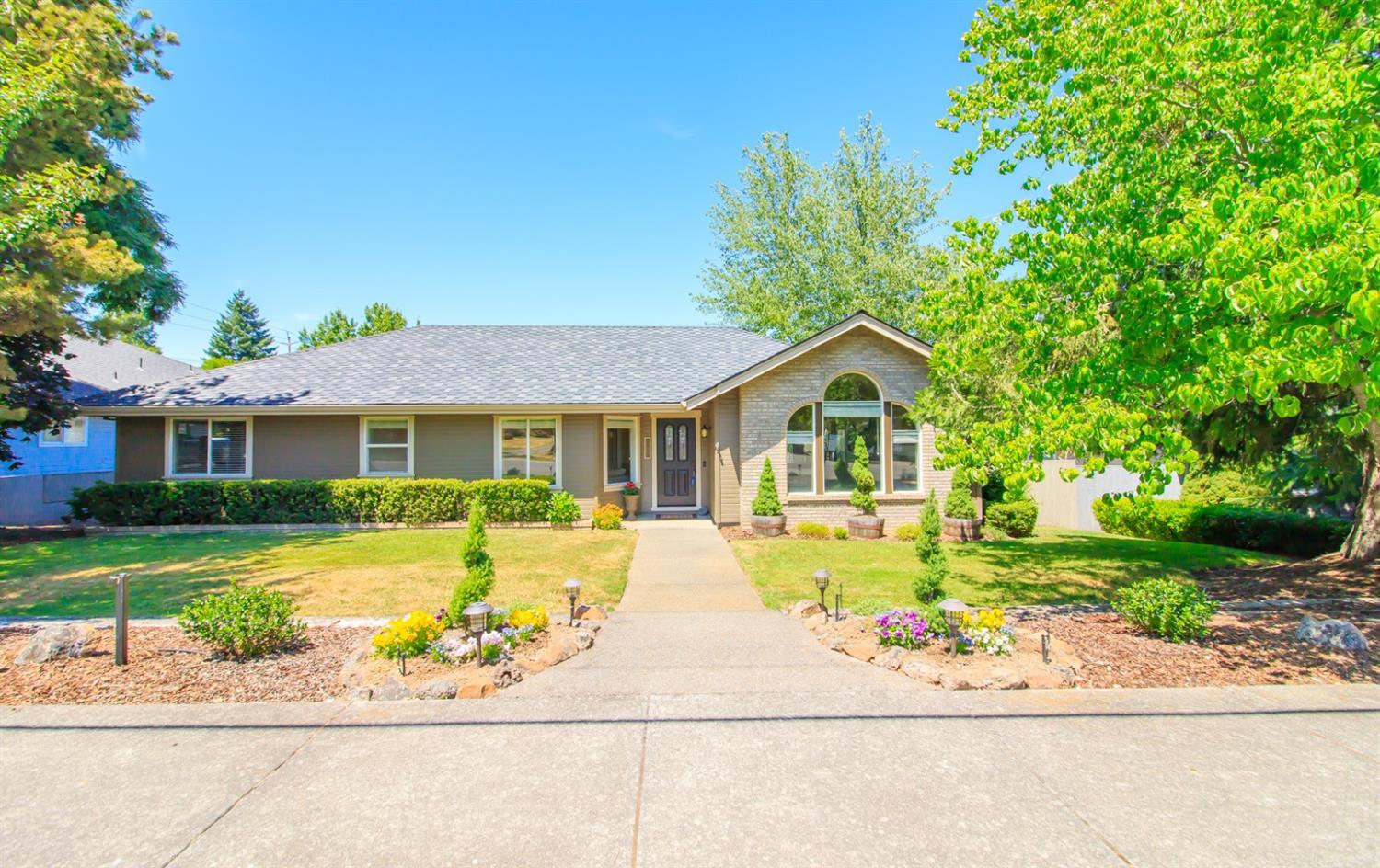 2415 Spring Street Medford, OR 97504 - Photo 1 of 29 Primary Photo