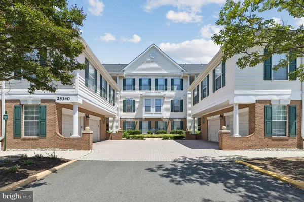 $419,000 | 25340 Lake Mist Square, Unit 304, Chantilly, VA 20152