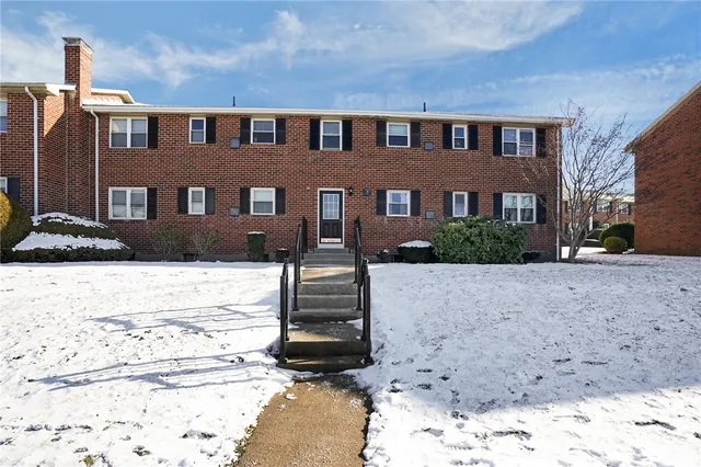 $2,350 | 70 Carroll Avenue, Unit 310, Newport, RI 02840