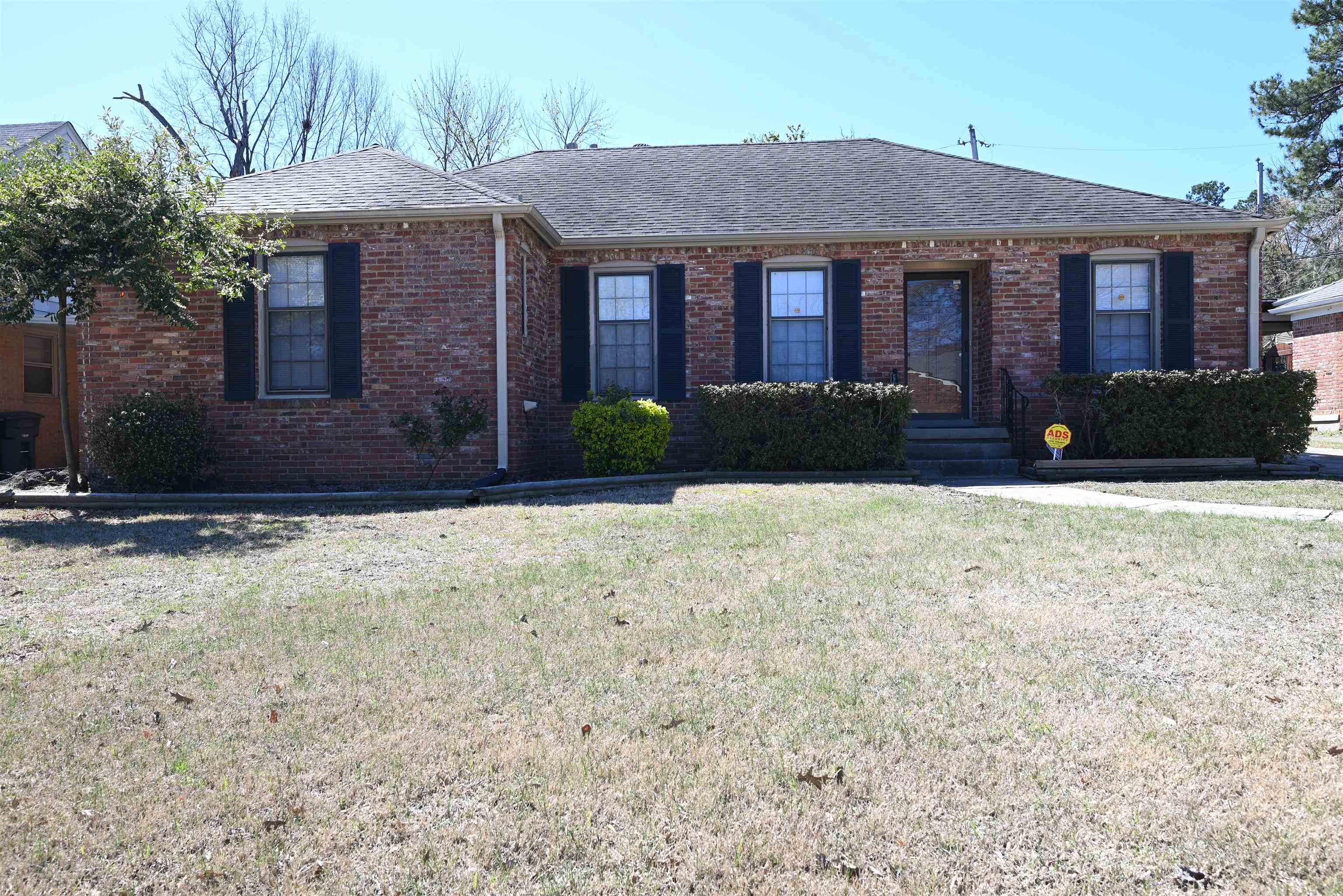 5585 Milford Road Memphis, TN 38120 - Photo 1 of 40