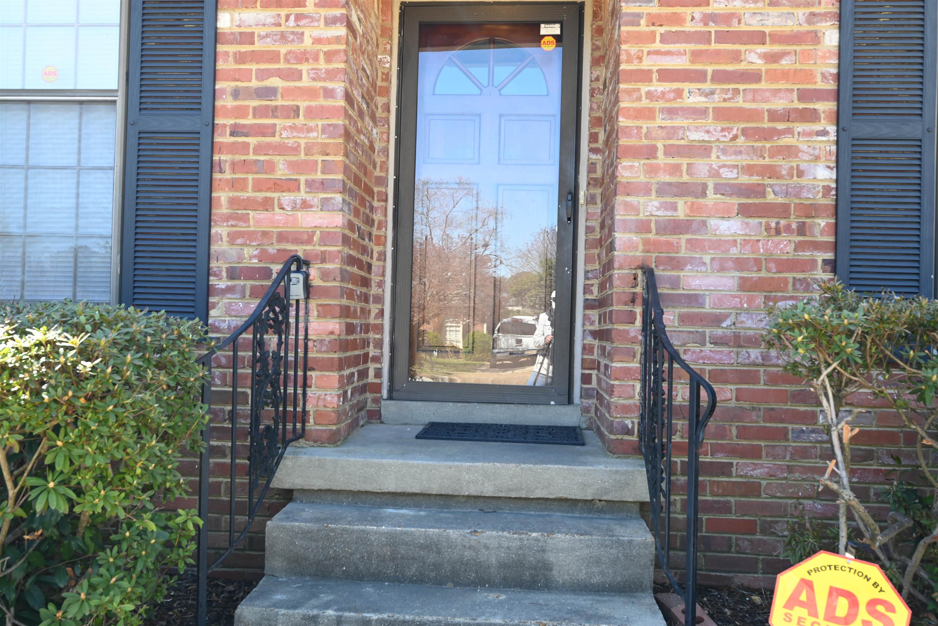 5585 Milford Road Memphis, TN 38120 - Photo 2 of 40