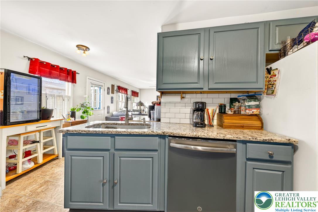 124 Garibaldi Avenue Roseto, PA 18013 - Photo 13 of 48