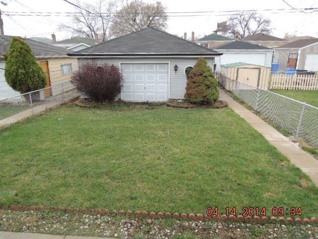 4742 South Kilpatrick Avenue Chicago, IL 60632 - Photo 21 of 21 a front view of a house with garden