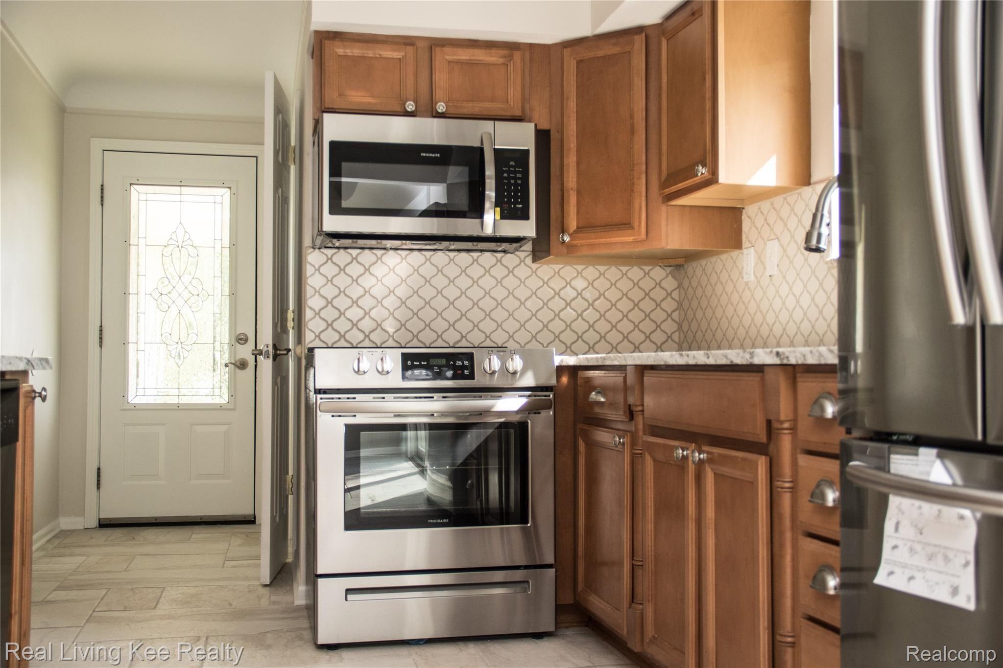16475 Almont Road Allenton, MI 48002 - Photo 23 of 43 Stove, ref, micro.jpg