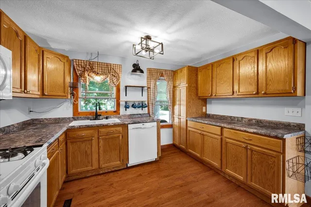 $226,000 | 1701 East Oakhurst Lane, Chillicothe, IL 61523