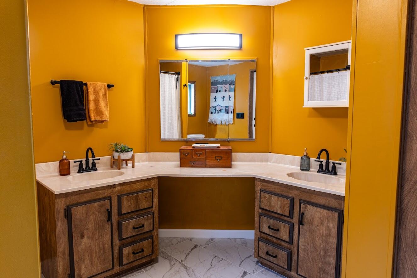 59823 Cheyenne Road Bend, OR 97702 - Photo 13 of 29 Cheyenne Primary Bathroom 2