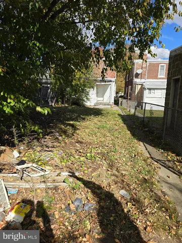 a view of a backyard of the house