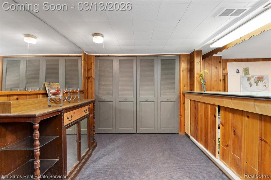 2204 Roslyn Road Grosse Pointe Woods, MI 48236 - Photo 20 of 34