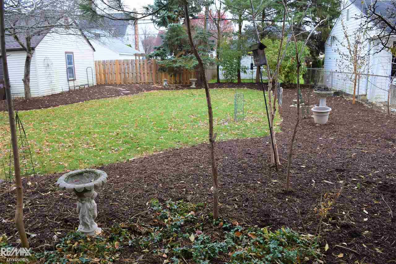 1541 Hawthorne Road Grosse Pointe Woods, MI 48236 - Photo 10 of 48