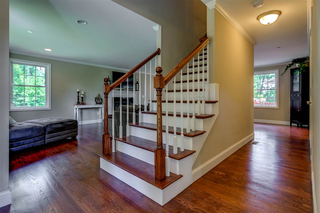 33 Lawrence Road Derry, NH 03038 - Photo 3 of 40