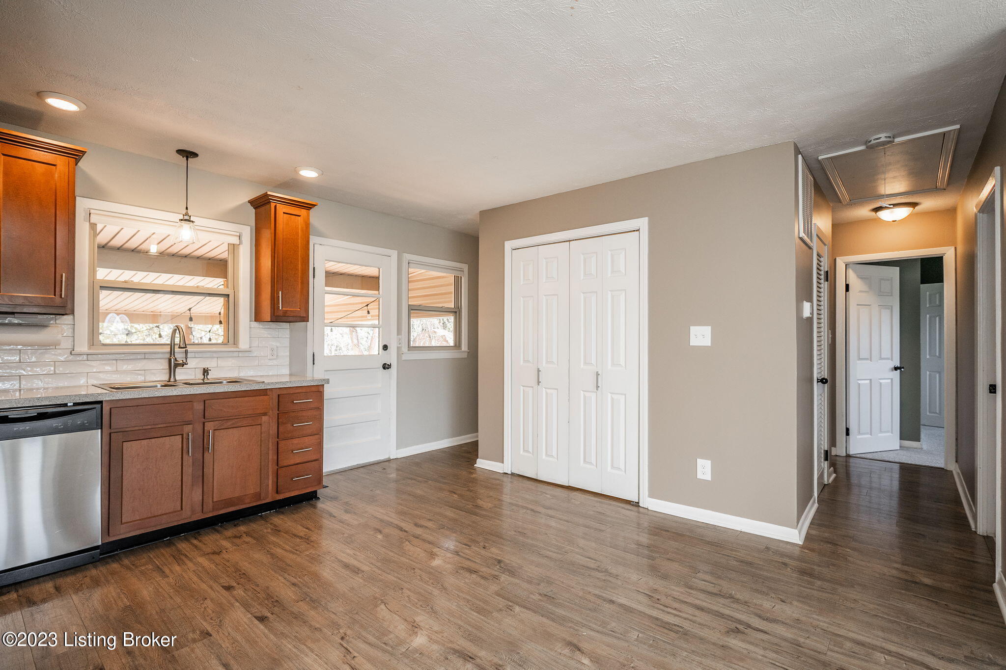 621 Edith Road Louisville, KY 40206 - Photo 12 of 35 621 Edith Rd-24