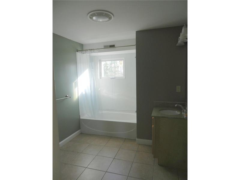 272 Mills Road, Unit 3A Kennebunkport, ME 04046 - Photo 6 of 14 Bathroom.