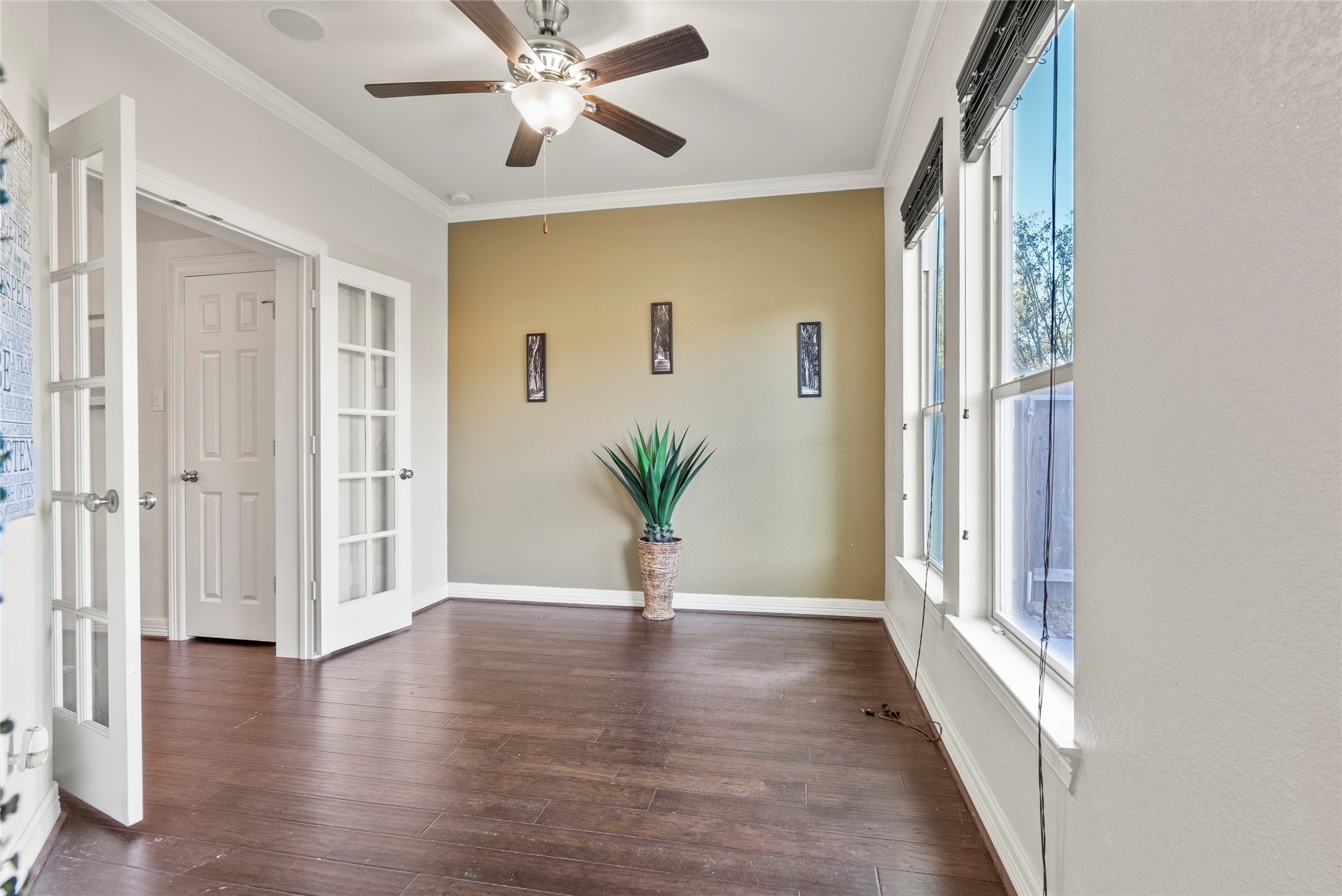 10218 Spring Shadows Park Circle Houston, TX 77080 - Photo 11 of 46 a view of a hallway with wooden floor and a living room