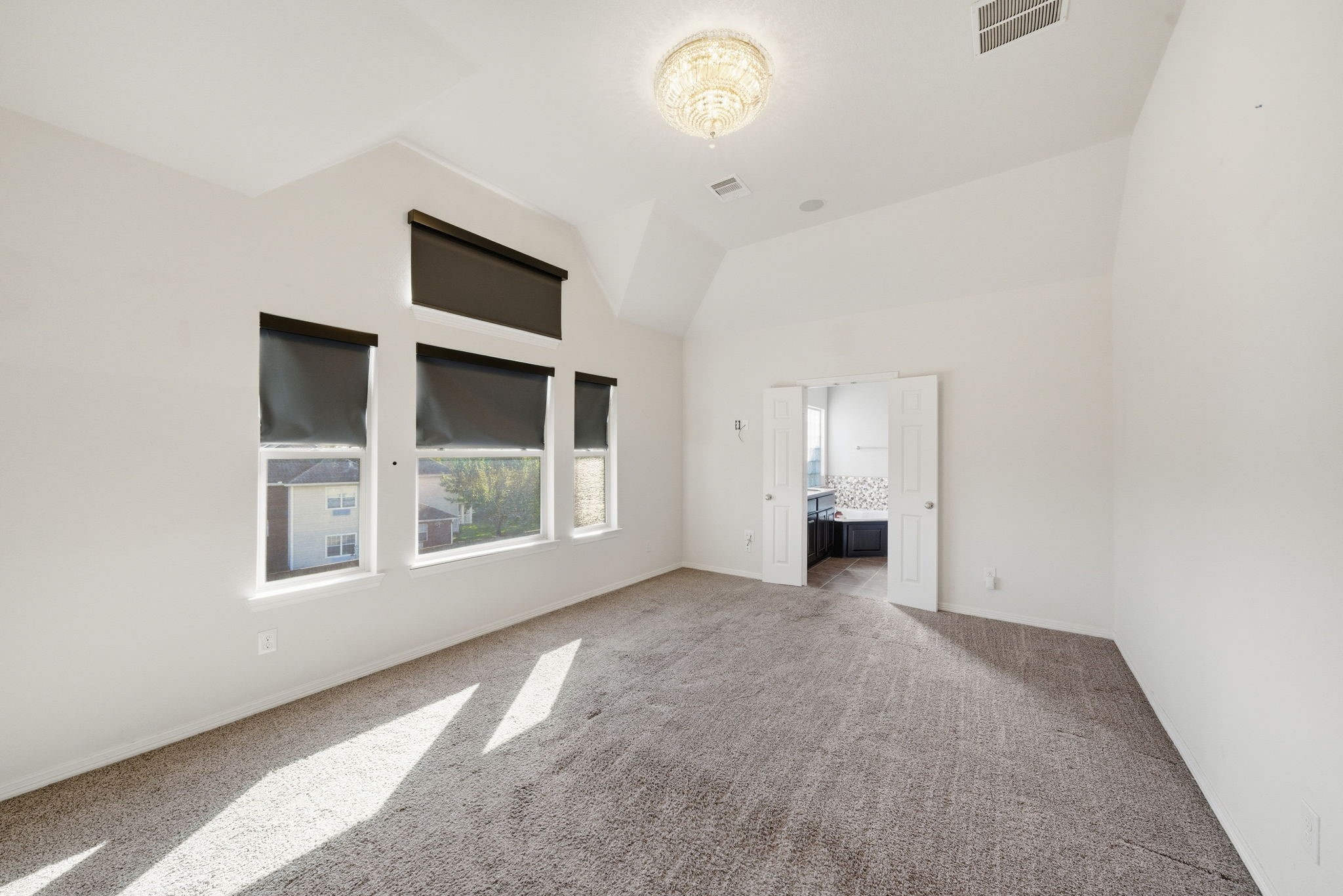 10218 Spring Shadows Park Circle Houston, TX 77080 - Photo 27 of 46 an empty room with windows and closet