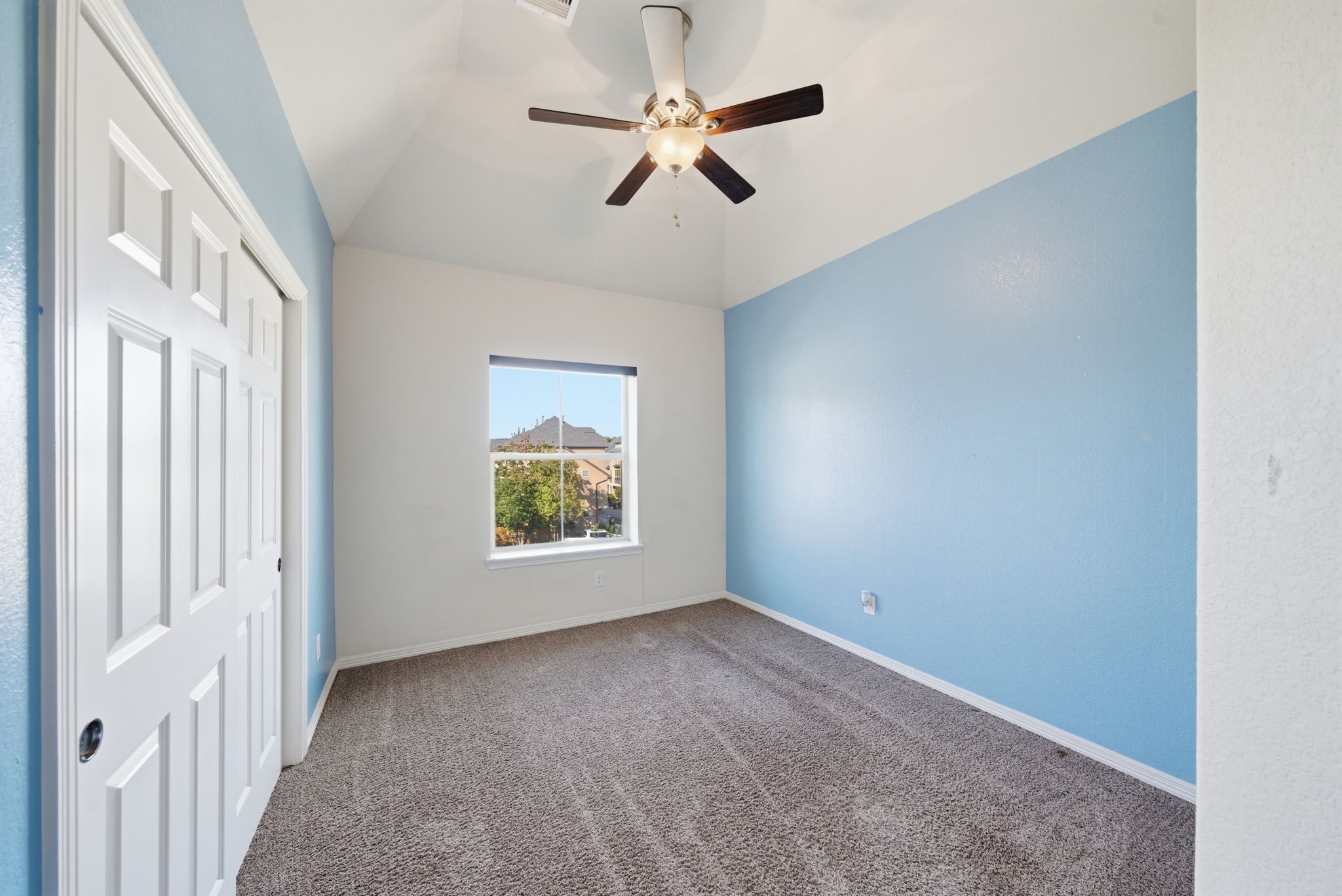 10218 Spring Shadows Park Circle Houston, TX 77080 - Photo 35 of 46 an empty room with windows and fan