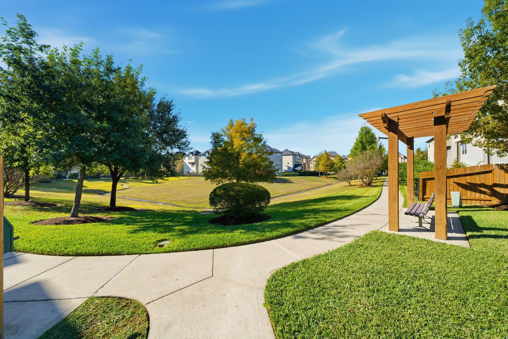 10218 Spring Shadows Park Circle Houston, TX 77080 - Photo 4 of 46