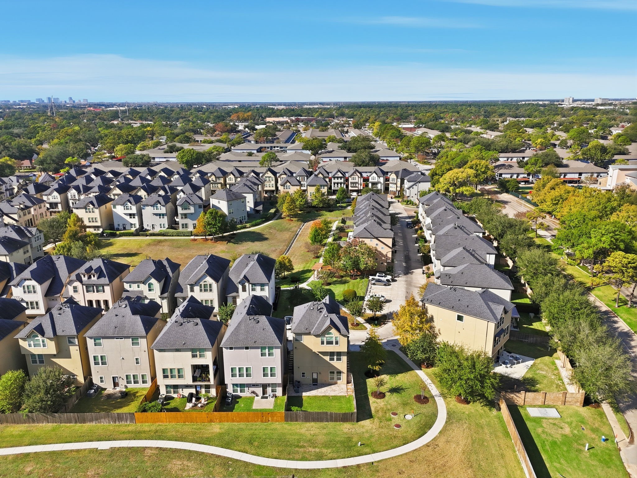 10218 Spring Shadows Park Circle Houston, TX 77080 - Photo 6 of 46