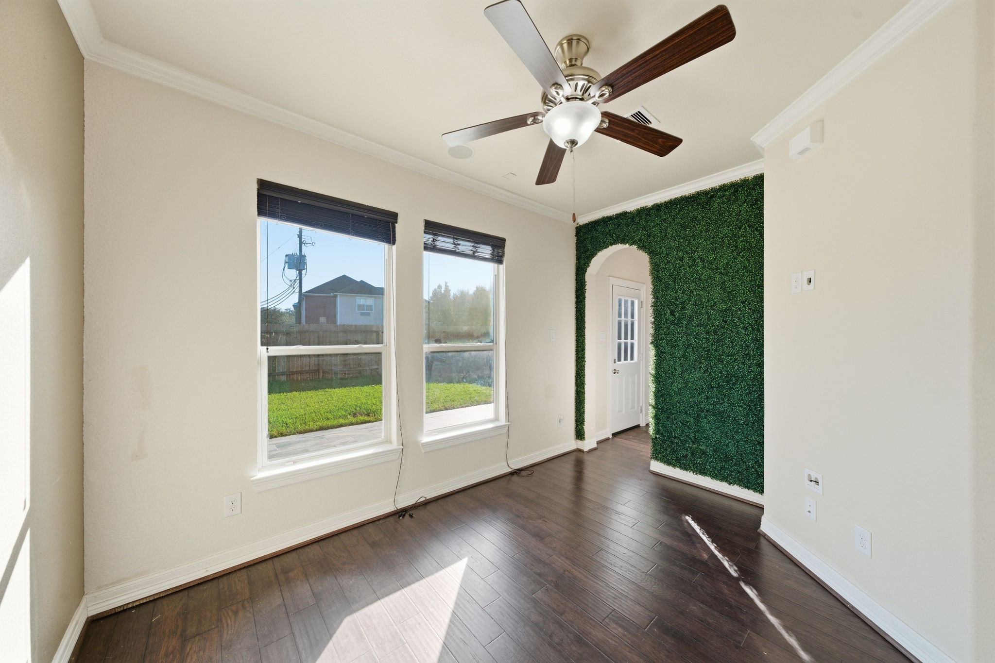 10218 Spring Shadows Park Circle Houston, TX 77080 - Photo 9 of 46 a view of entryway with wooden floor