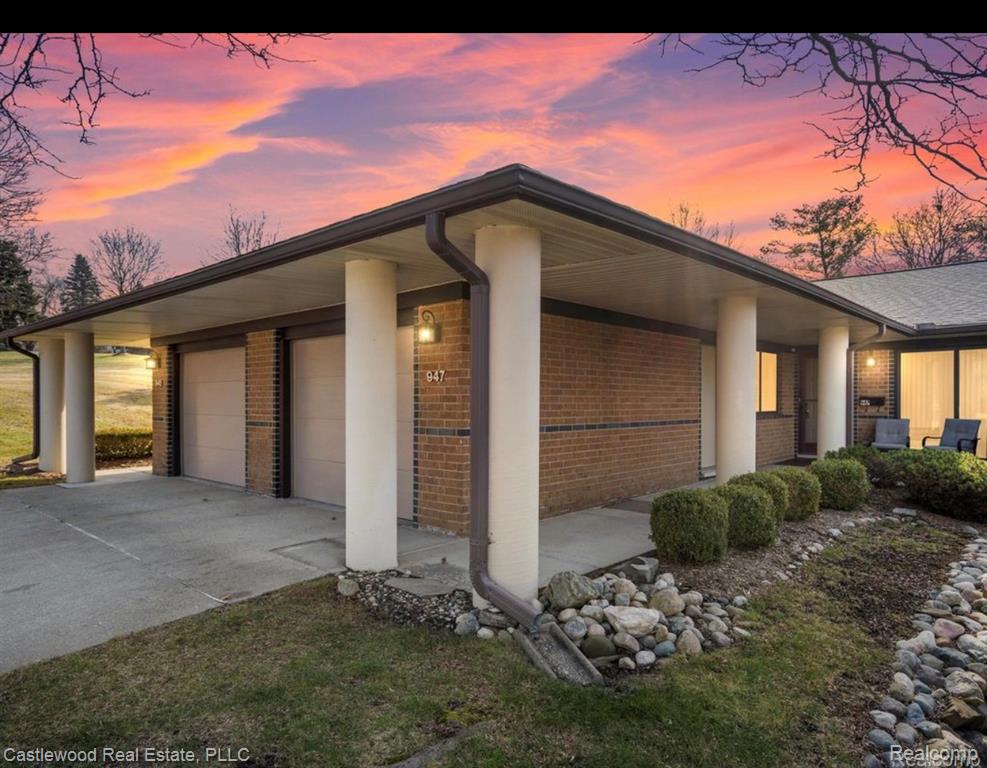 947 Wexford Way Rochester Hills, MI 48307 - Photo 1 of 17