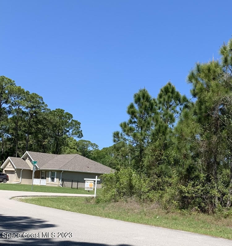 227 Tucson Road Southwest Palm Bay, FL 32908 - Photo 4 of 5 Nice Quited Neighborhood