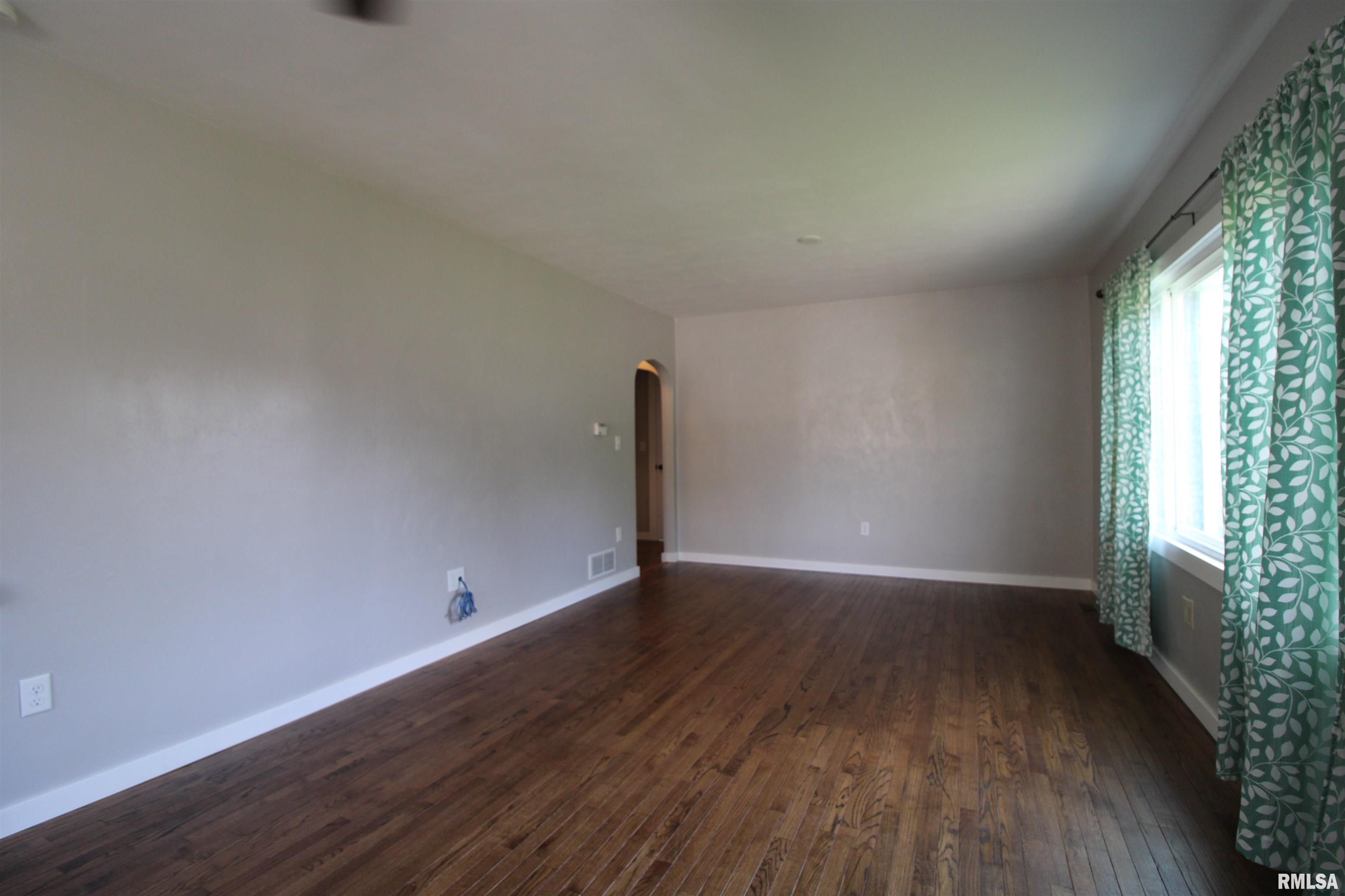 612 Spring Street Washington, IL 61571 - Photo 3 of 33 Gallery Image 3