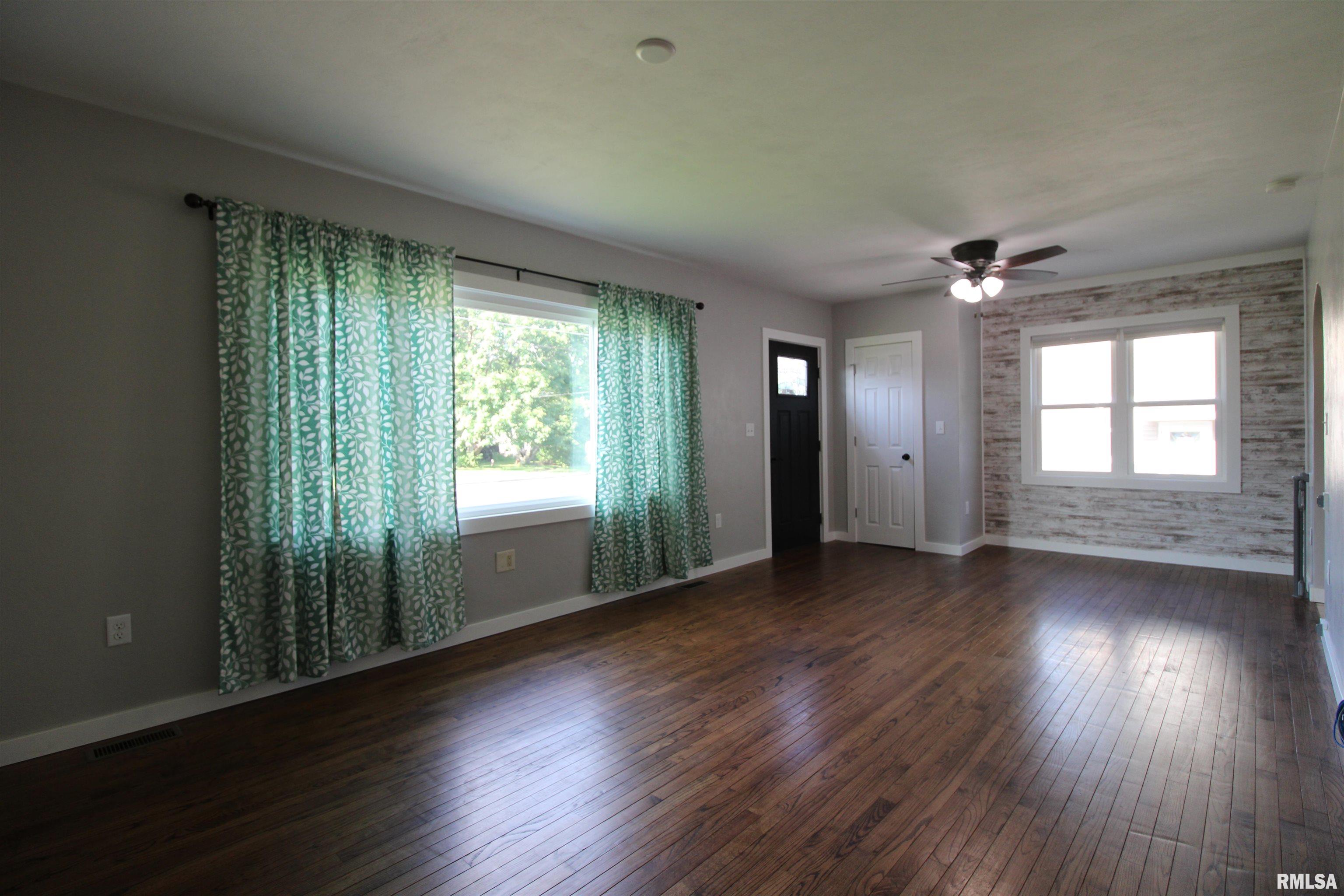 612 Spring Street Washington, IL 61571 - Photo 4 of 33 Gallery Image 4