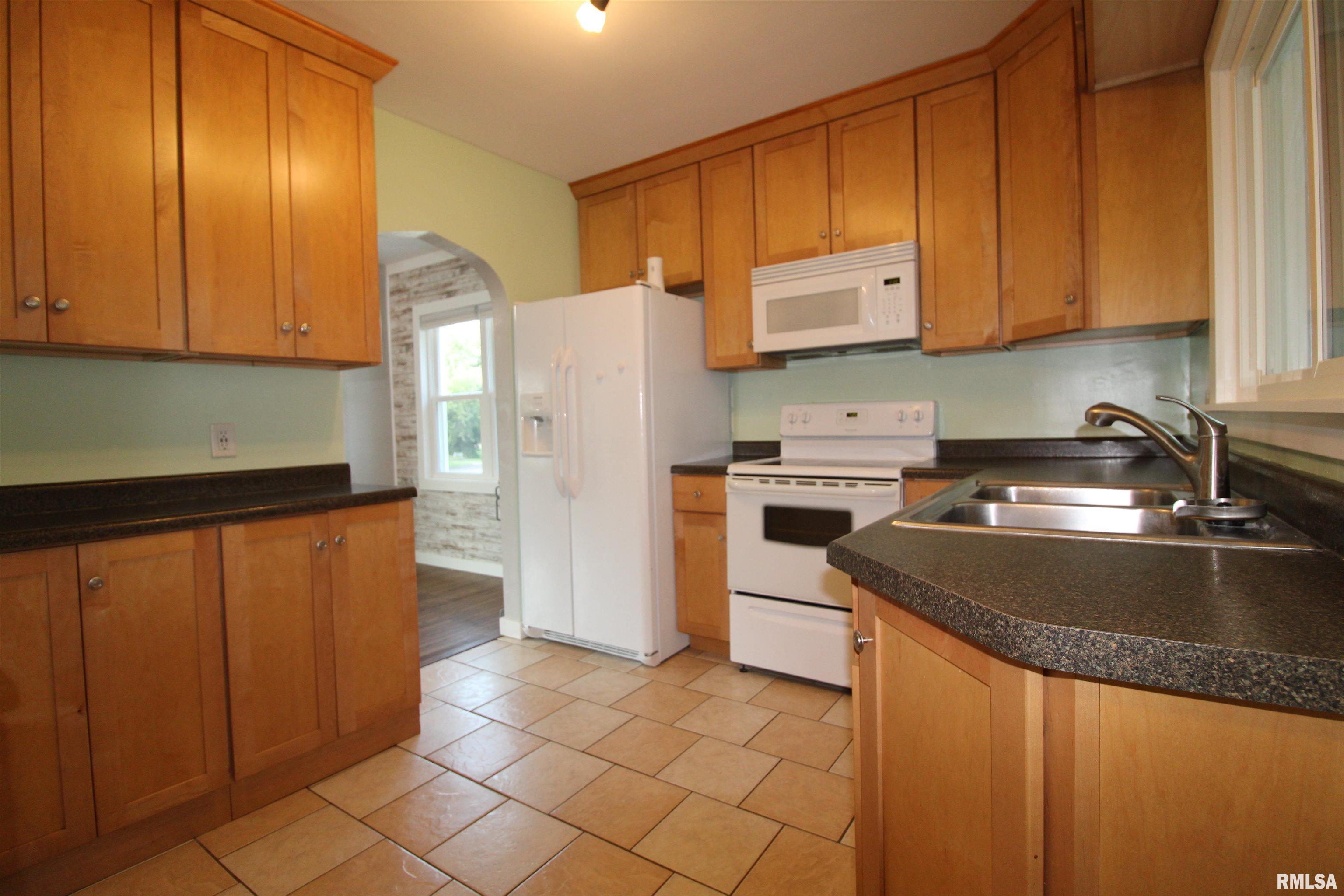 612 Spring Street Washington, IL 61571 - Photo 7 of 33 Gallery Image 7