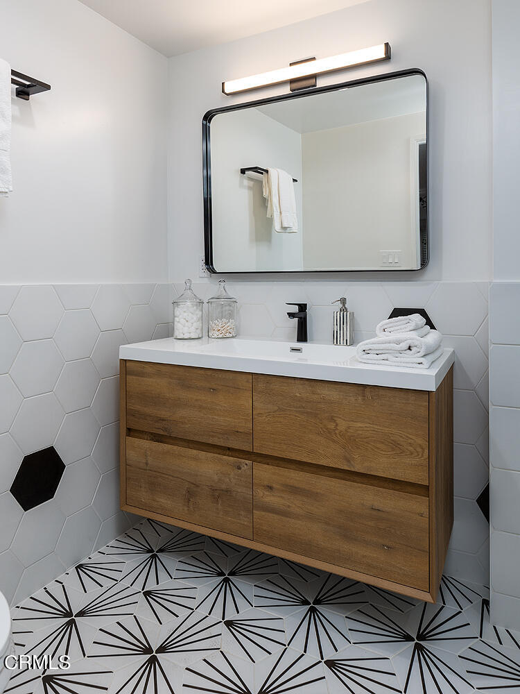 3142 Lincoln Avenue Altadena, CA 91001 - Photo 32 of 48 a bathroom with a toilet sink and mirror
