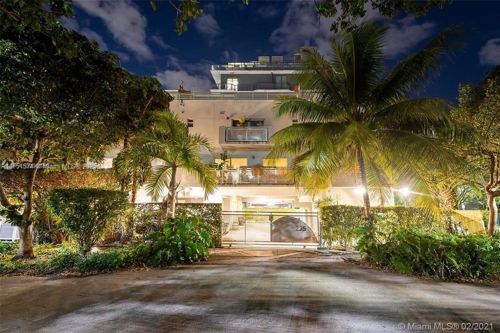 235 Southwest 17th Road Miami, FL 33129 - Photo 10 of 18
