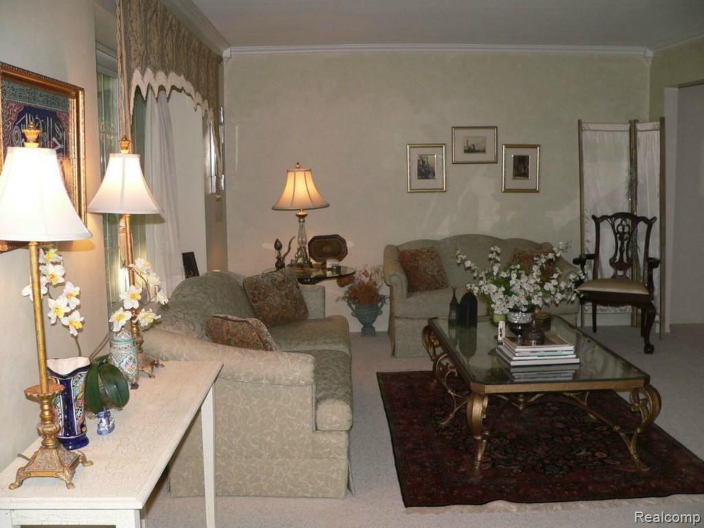 2072 Rutgers Drive Troy, MI 48085 - Photo 3 of 14 3.jpg