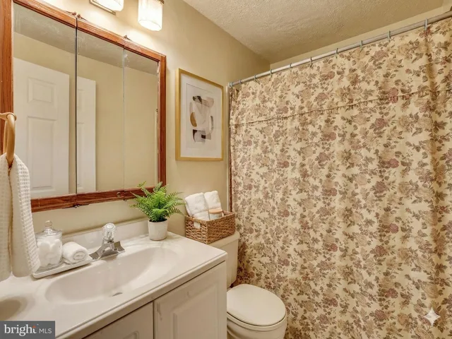 $2,550 | 407 Palmspring Drive, Gaithersburg, MD 20878