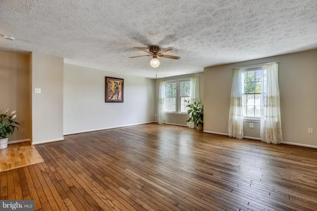 $2,550 | 407 Palmspring Drive, Gaithersburg, MD 20878