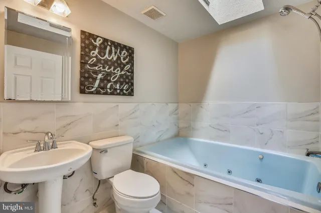 $2,550 | 407 Palmspring Drive, Gaithersburg, MD 20878