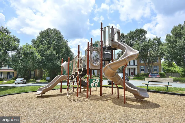 $2,550 | 407 Palmspring Drive, Gaithersburg, MD 20878