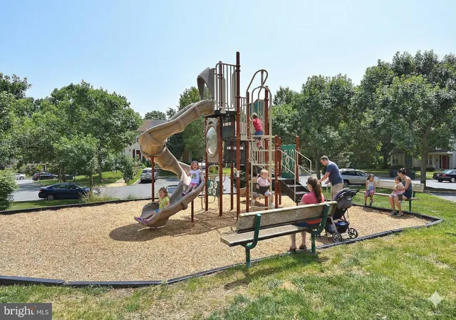 $2,550 | 407 Palmspring Drive, Gaithersburg, MD 20878