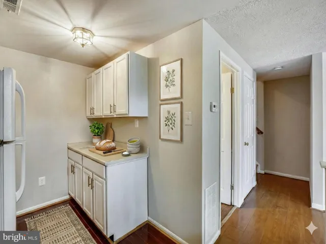 $2,550 | 407 Palmspring Drive, Gaithersburg, MD 20878