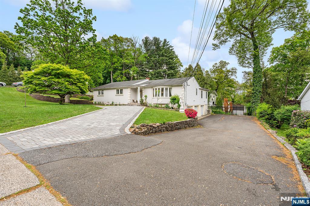 210 Alps Road Wayne, NJ 07470 - Photo 2 of 31