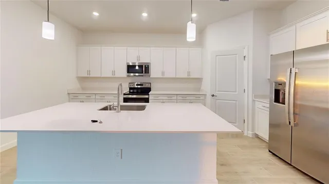 $2,550 | 8086 Shore Lake Drive, Englewood, FL 34224