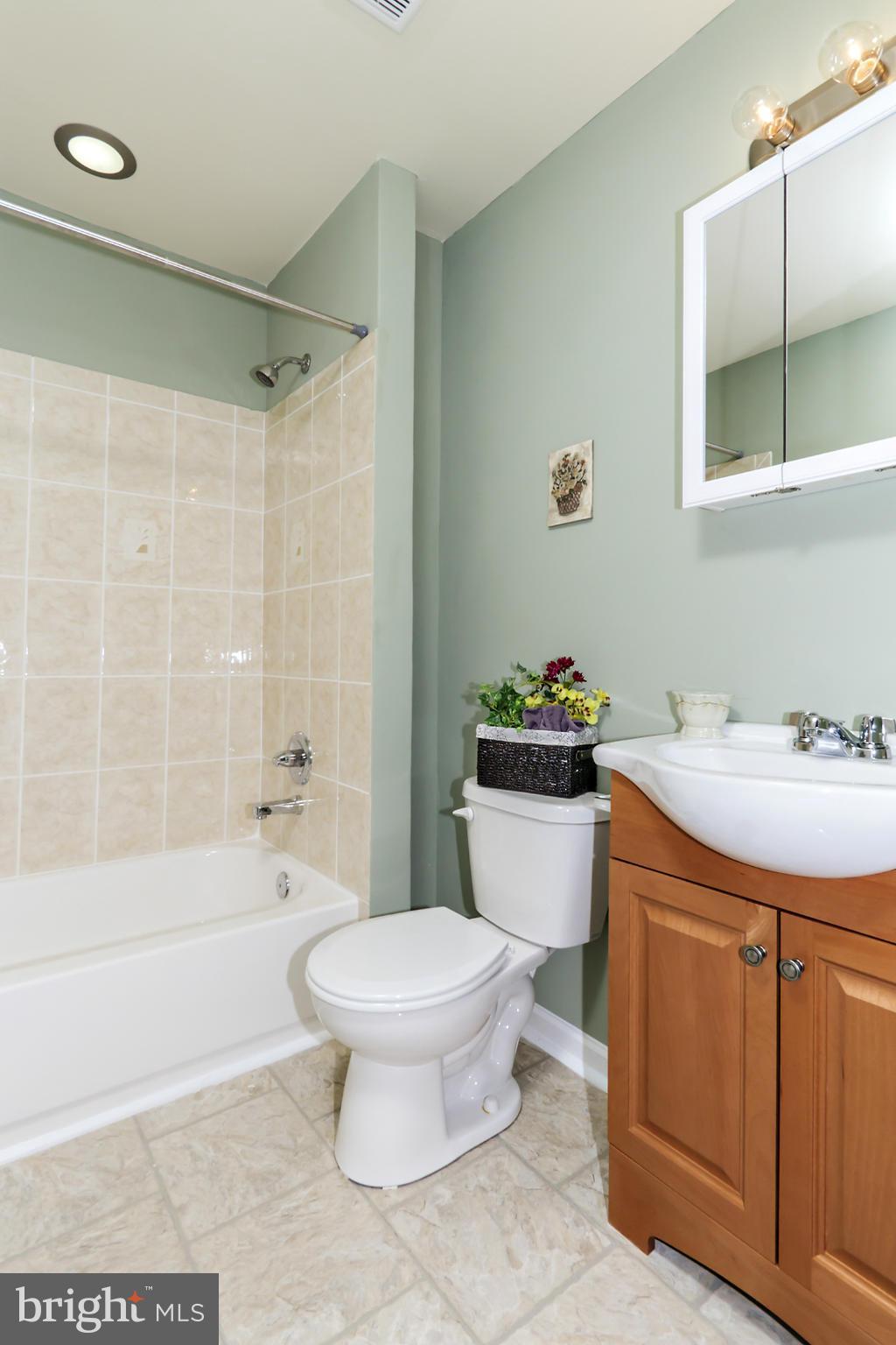 4539 Pen Lucy Road Baltimore, MD 21229 - Photo 12 of 30 Bath