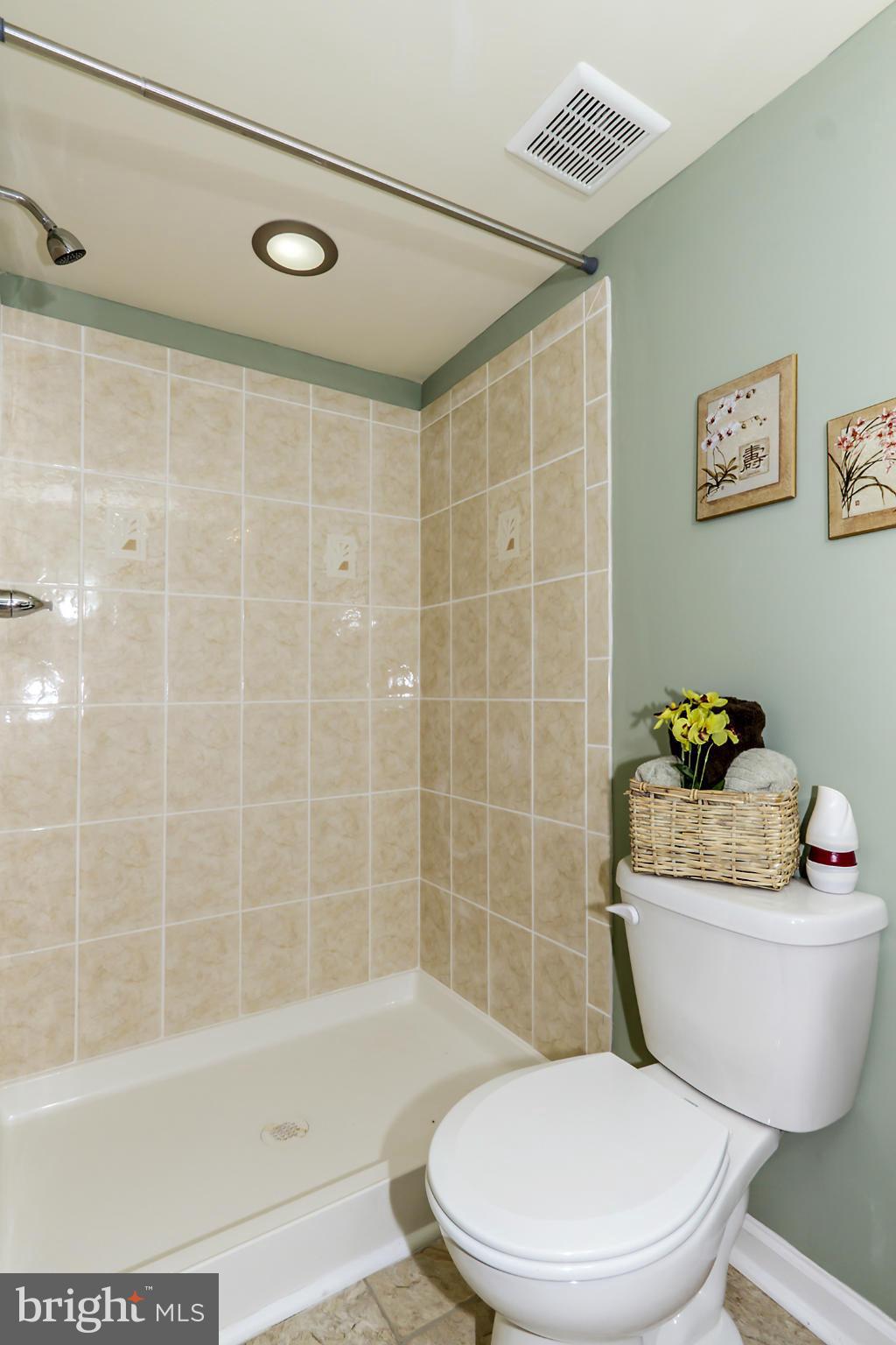 4539 Pen Lucy Road Baltimore, MD 21229 - Photo 19 of 30 Bath
