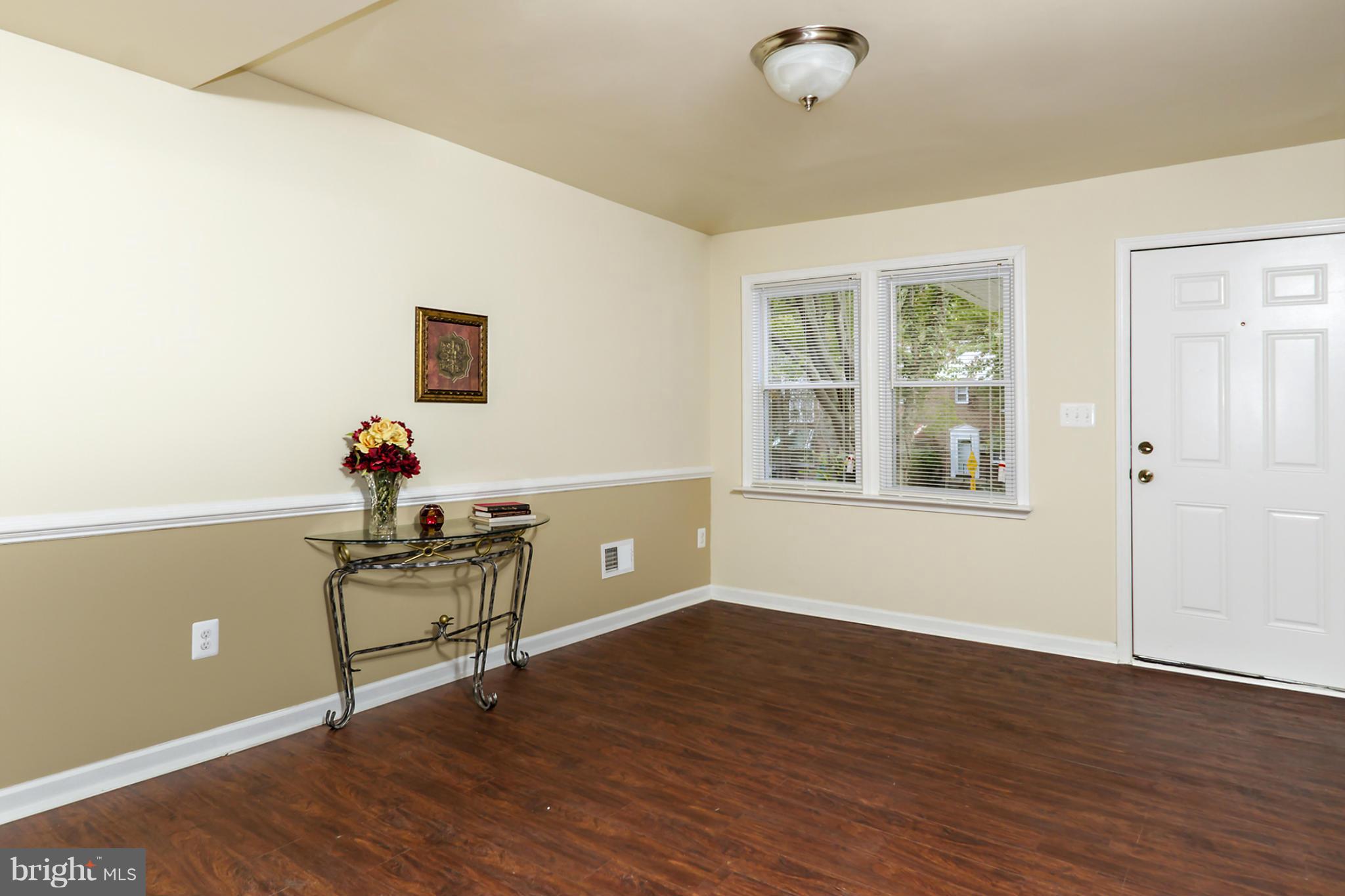 4539 Pen Lucy Road Baltimore, MD 21229 - Photo 3 of 30 Living Room