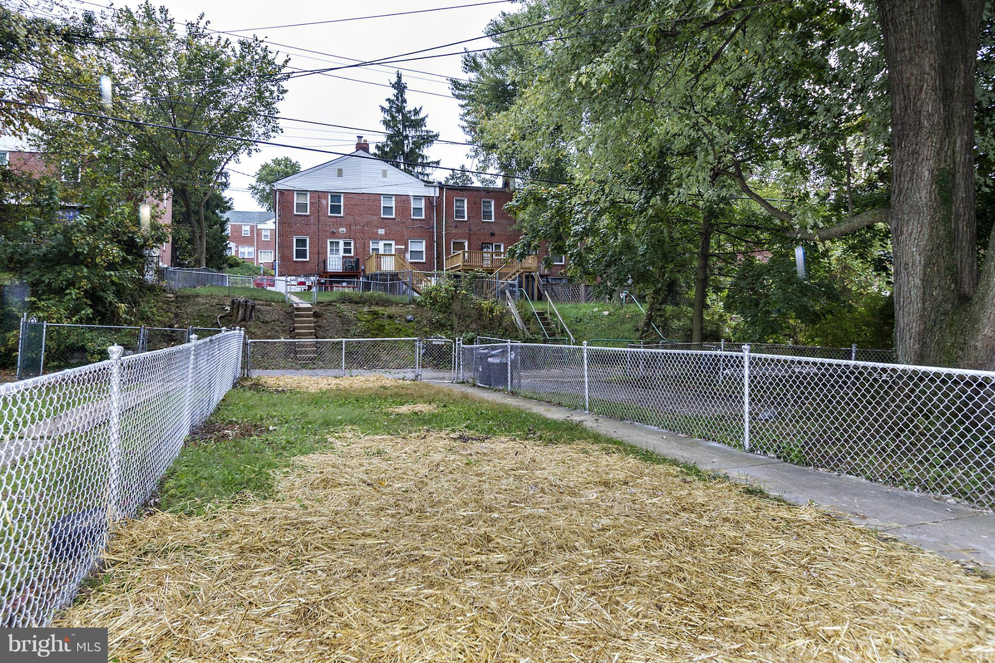 4539 Pen Lucy Road Baltimore, MD 21229 - Photo 22 of 30 Fenced Yard
